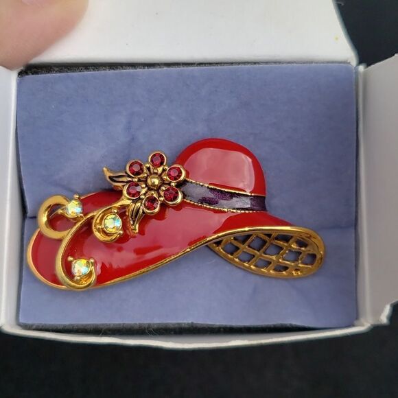 Vintage 2004 Avon Red Hat Society Fancy Hat Pin in Original Box - Picture 3 of 8